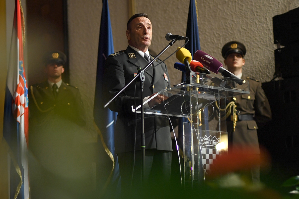 https://www.morh.hr/wp-content/gallery/vicedmiral-robert-hranj-novi-nacelnik-glavnog-stozera-oruzanih-snaga/20200303-primopredaja-ngs-08.jpg