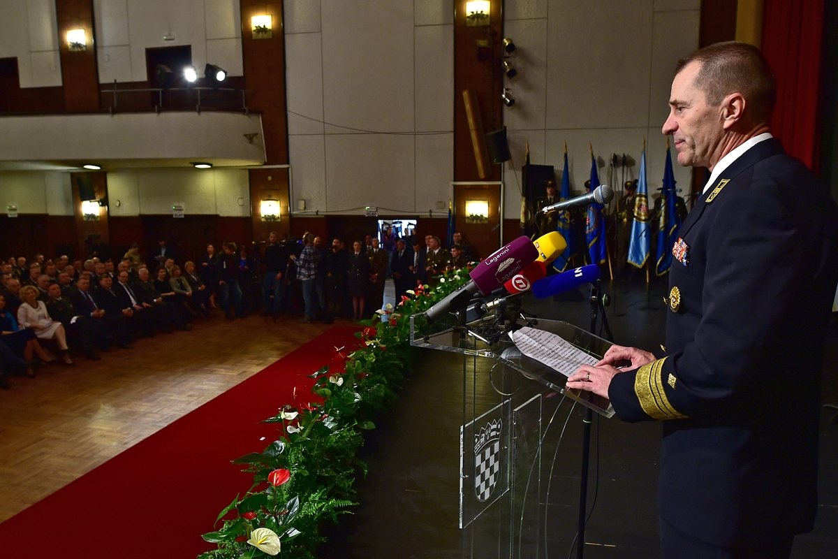 https://www.morh.hr/wp-content/gallery/vicedmiral-robert-hranj-novi-nacelnik-glavnog-stozera-oruzanih-snaga/20200303-primopredaja-ngs-12.jpg