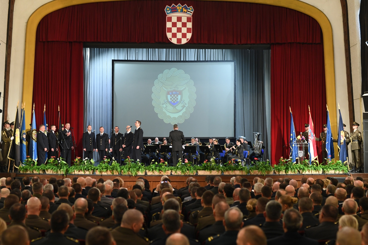 https://www.morh.hr/wp-content/gallery/vicedmiral-robert-hranj-novi-nacelnik-glavnog-stozera-oruzanih-snaga/20200303-primopredaja-ngs-13.jpg