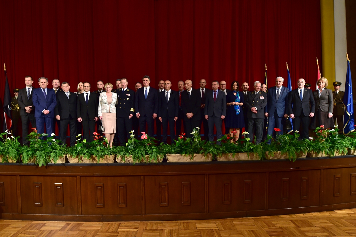 https://www.morh.hr/wp-content/gallery/vicedmiral-robert-hranj-novi-nacelnik-glavnog-stozera-oruzanih-snaga/20200303-primopredaja-ngs-17.jpg