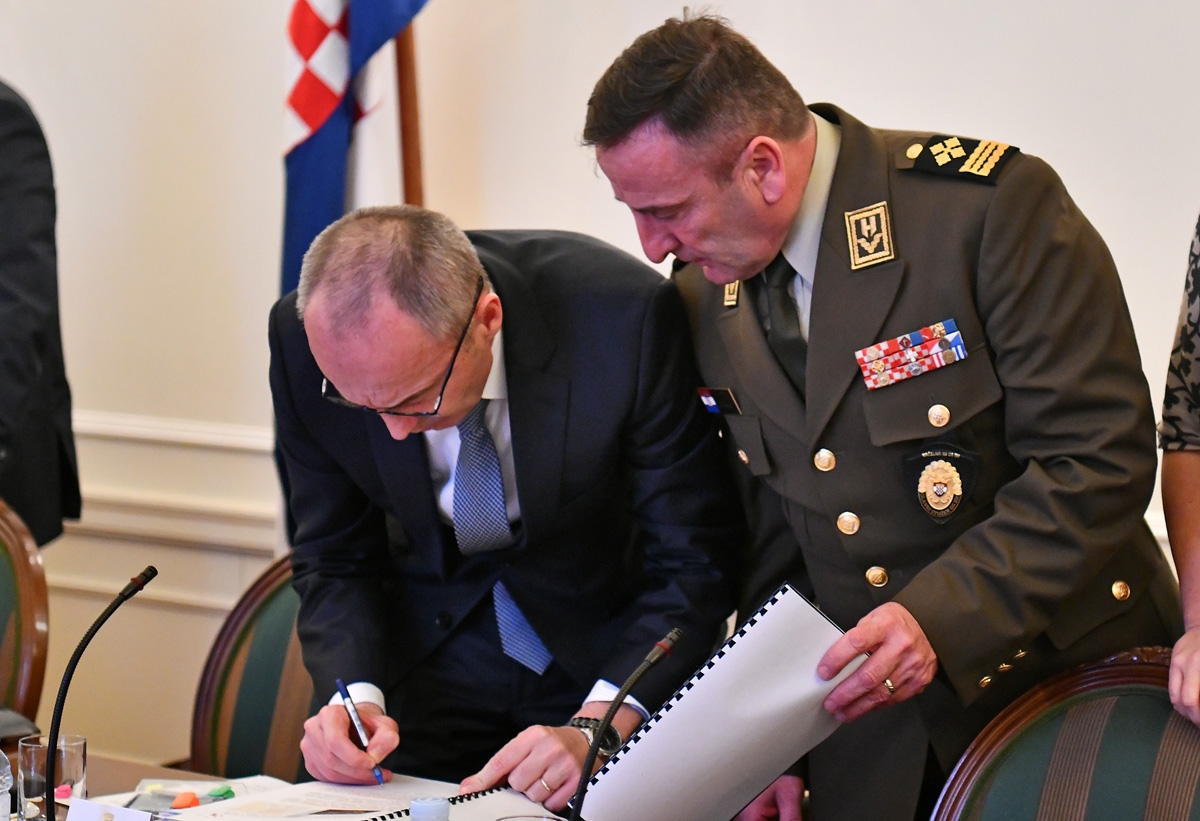 https://www.morh.hr/wp-content/gallery/vijece-za-obranu-dalo-preporuku-za-vba/vzo_27032018_01.jpg