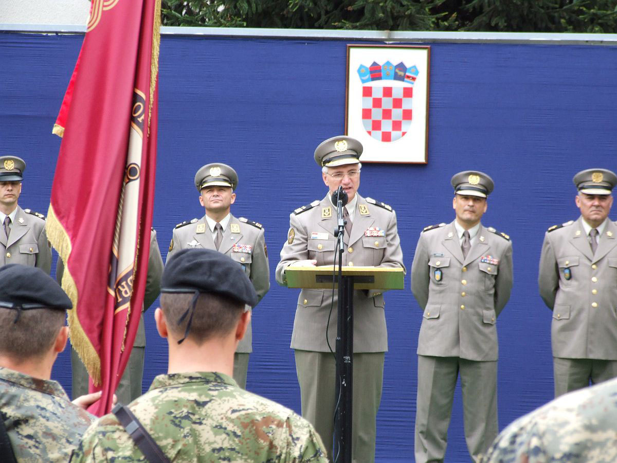 https://www.morh.hr/wp-content/gallery/vijest-primopredaja-dunosti-zapovjednika-gombr-e/repinc_29072011_4153.jpg