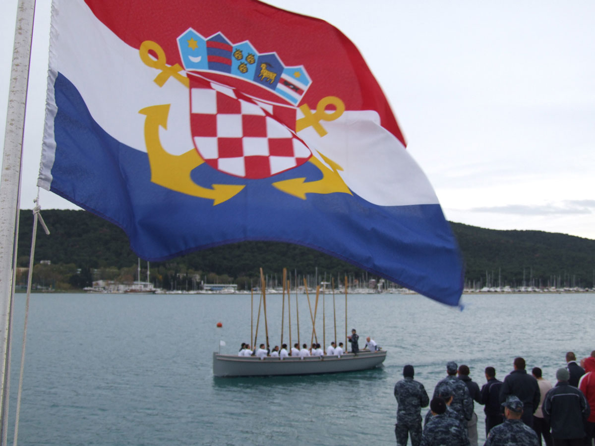 https://www.morh.hr/wp-content/gallery/vijest-zapovjednik-hrm-a-na-tradicionalnoj-veslakoj-regati-kutera/regata_11122012_01.jpg