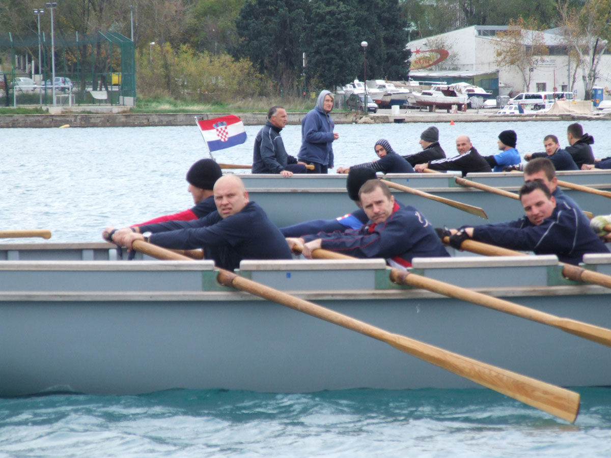 https://www.morh.hr/wp-content/gallery/vijest-zapovjednik-hrm-a-na-tradicionalnoj-veslakoj-regati-kutera/regata_11122012_03.jpg