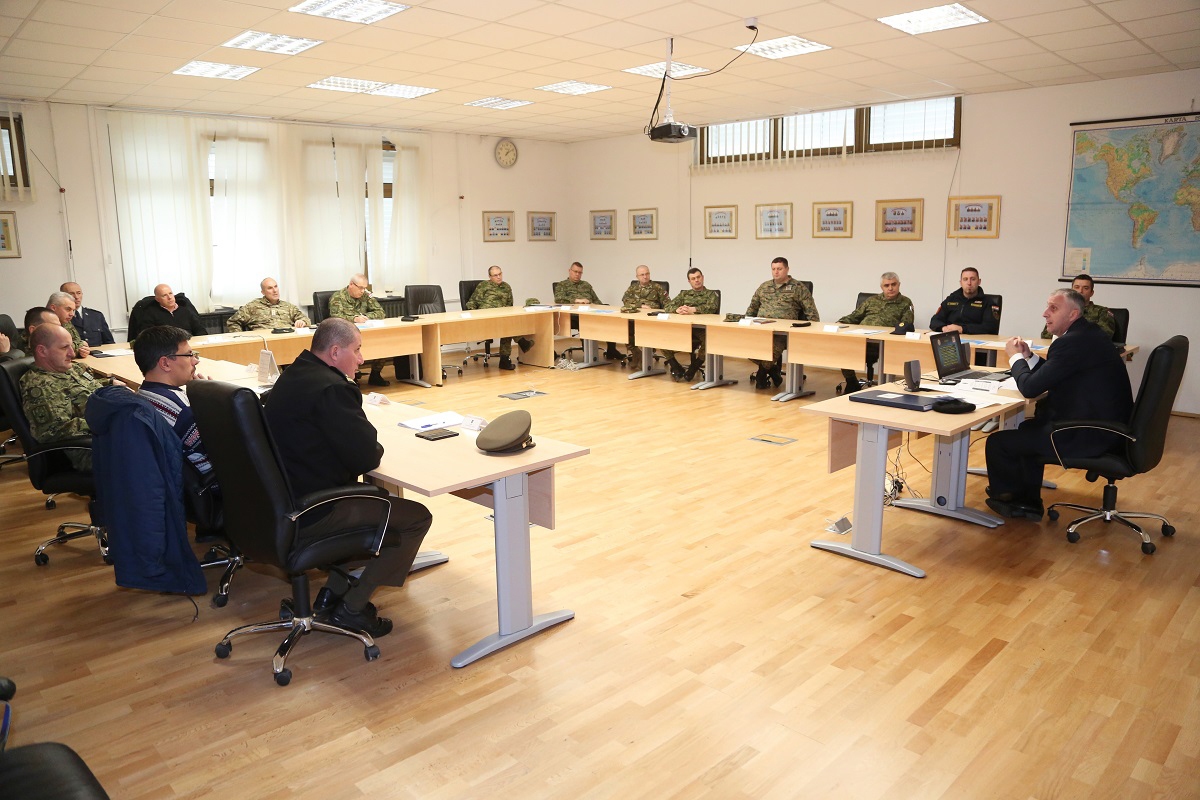 https://www.morh.hr/wp-content/gallery/vojni-izaslanik-crne-gore-u-rh-odrzao-predavanje-polaznicima-ratne-skole/20200219-ratna-skola-06.jpg