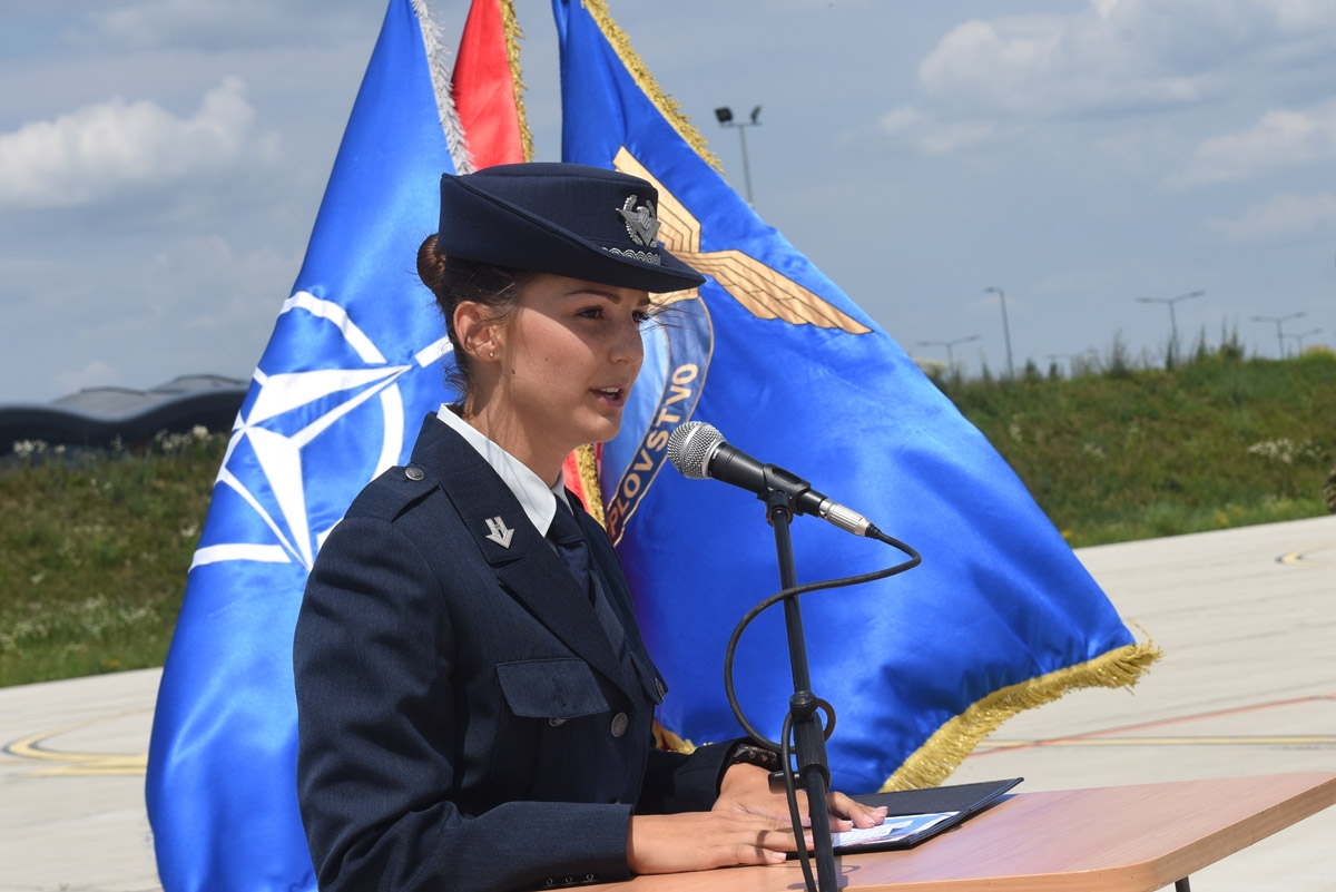 https://www.morh.hr/wp-content/gallery/vojnim-pilotima-22-narastaja-urucen-letacki-znak/dodjela_letackog_znaka_pilota_18062018_25.jpg
