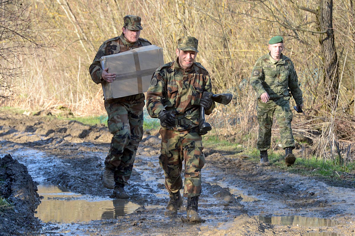 https://www.morh.hr/wp-content/gallery/vojska-pomaze-u-letovanicu/letovanic_13022014_01.JPG