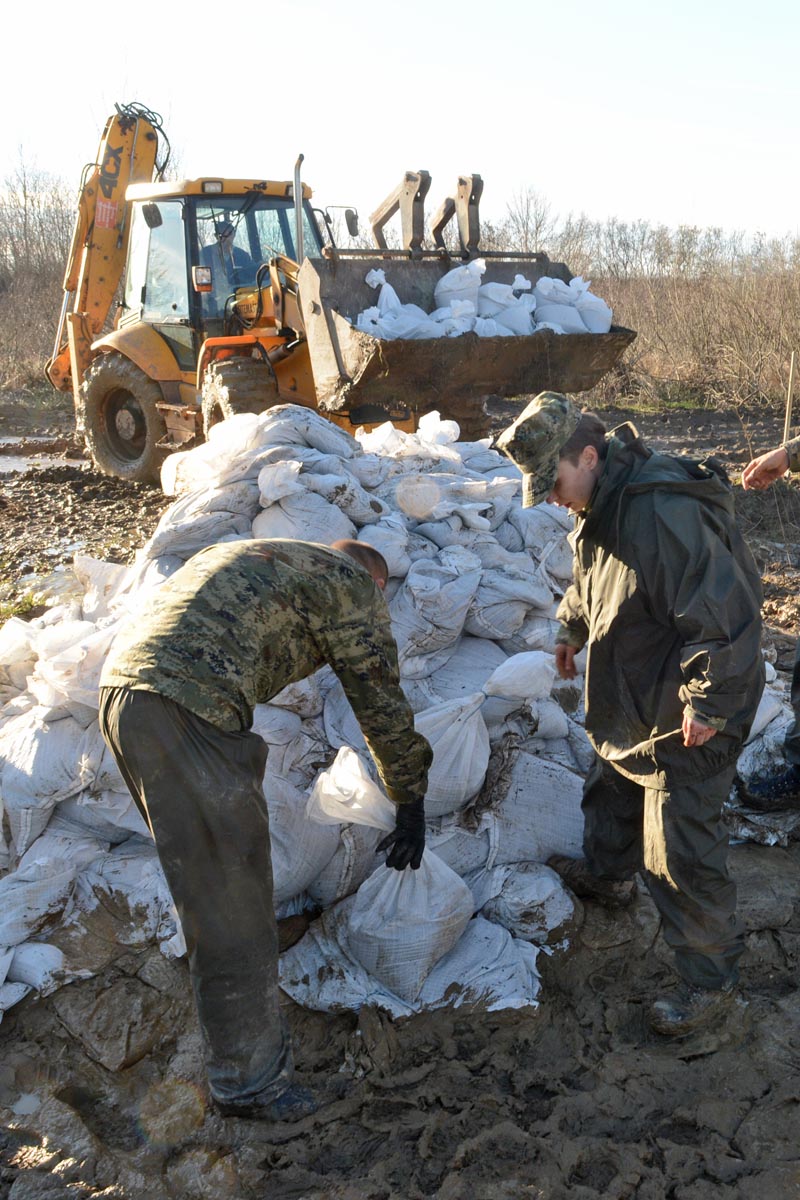 https://www.morh.hr/wp-content/gallery/vojska-pomaze-u-letovanicu/letovanic_13022014_07.JPG
