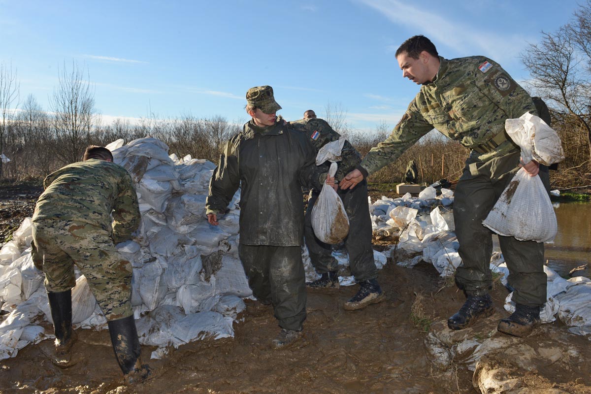 https://www.morh.hr/wp-content/gallery/vojska-pomaze-u-letovanicu/letovanic_13022014_09.JPG
