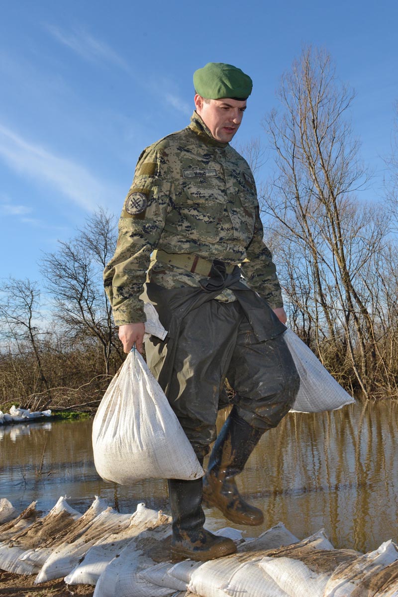 https://www.morh.hr/wp-content/gallery/vojska-pomaze-u-letovanicu/letovanic_13022014_12.JPG