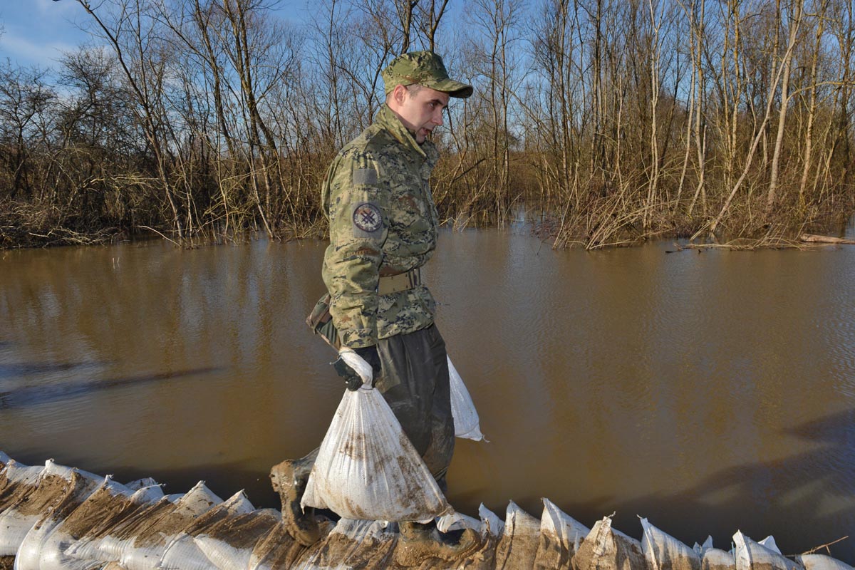 https://www.morh.hr/wp-content/gallery/vojska-pomaze-u-letovanicu/letovanic_13022014_15.JPG