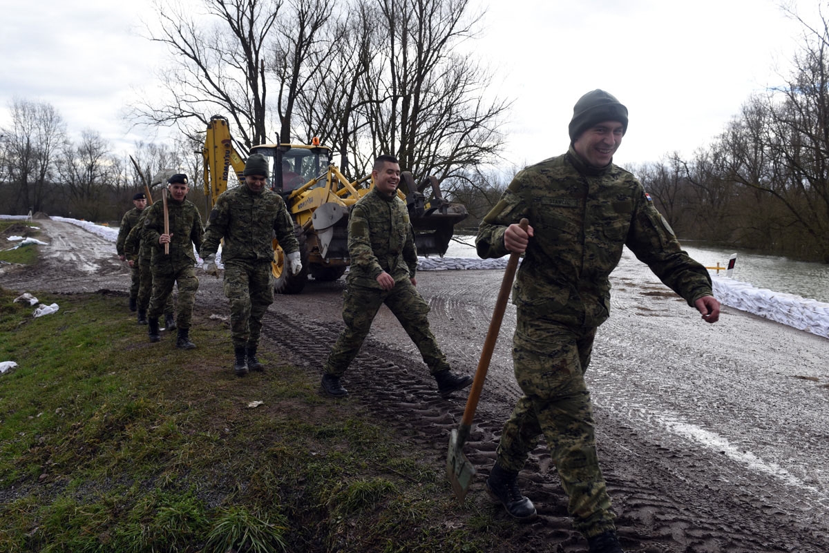 https://www.morh.hr/wp-content/gallery/vojska-u-obrani-od-poplava-u-jasenovcu-letovanicu-i-karlovcu/jasenovac_trebez_16032018_04.jpg