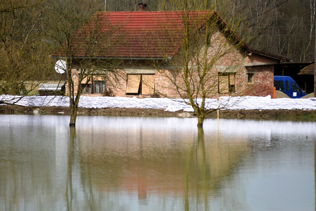 https://www.morh.hr/wp-content/gallery/vojska-u-obrani-od-poplava-u-jasenovcu-letovanicu-i-karlovcu/jasenovac_trebez_16032018_30.jpg