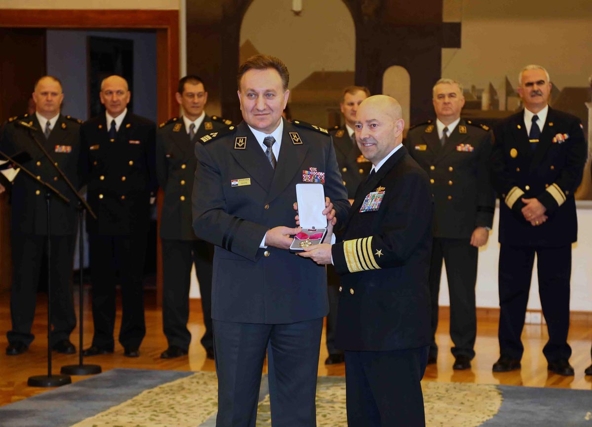 https://www.morh.hr/wp-content/gallery/vrhovni-zapovjednik-saveznikih-snaga-za-europu-u-hrvatskoj/stavridis_lovric_18022013_01.jpg