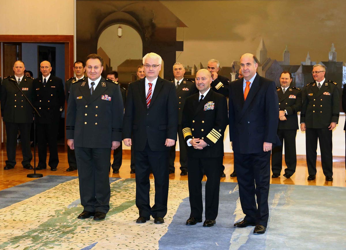 https://www.morh.hr/wp-content/gallery/vrhovni-zapovjednik-saveznikih-snaga-za-europu-u-hrvatskoj/stavridis_lovric_18022013_03.jpg