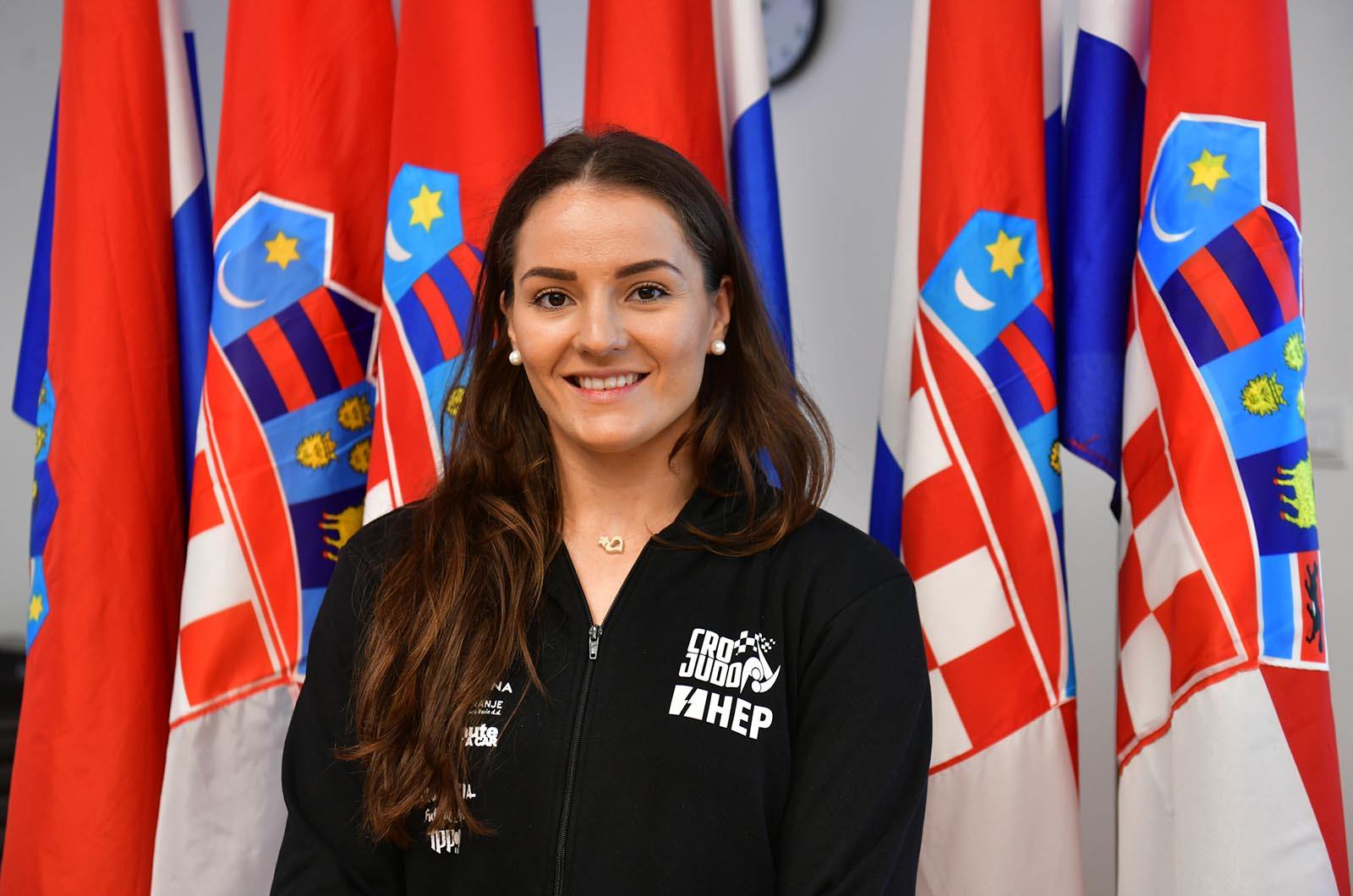 https://www.morh.hr/wp-content/gallery/vrhunski-sportasi-na-celu-s-tinom-srbicem-u-ministarstvu-obrane/vrhunski_sportasi_18102019_01.jpg