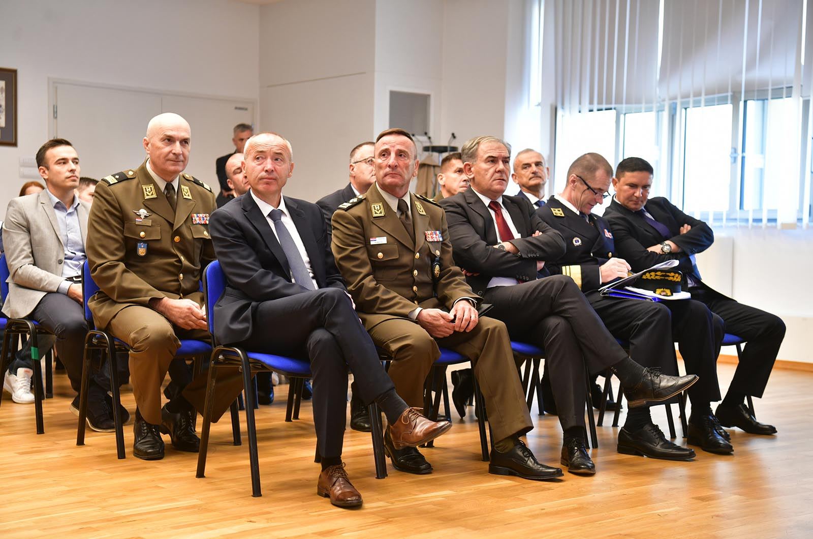 https://www.morh.hr/wp-content/gallery/vrhunski-sportasi-na-celu-s-tinom-srbicem-u-ministarstvu-obrane/vrhunski_sportasi_18102019_06.jpg