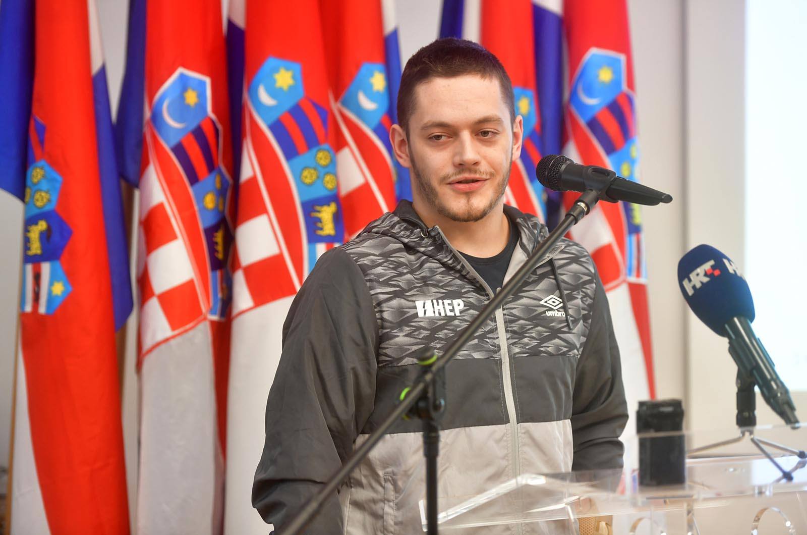 https://www.morh.hr/wp-content/gallery/vrhunski-sportasi-na-celu-s-tinom-srbicem-u-ministarstvu-obrane/vrhunski_sportasi_18102019_08.jpg