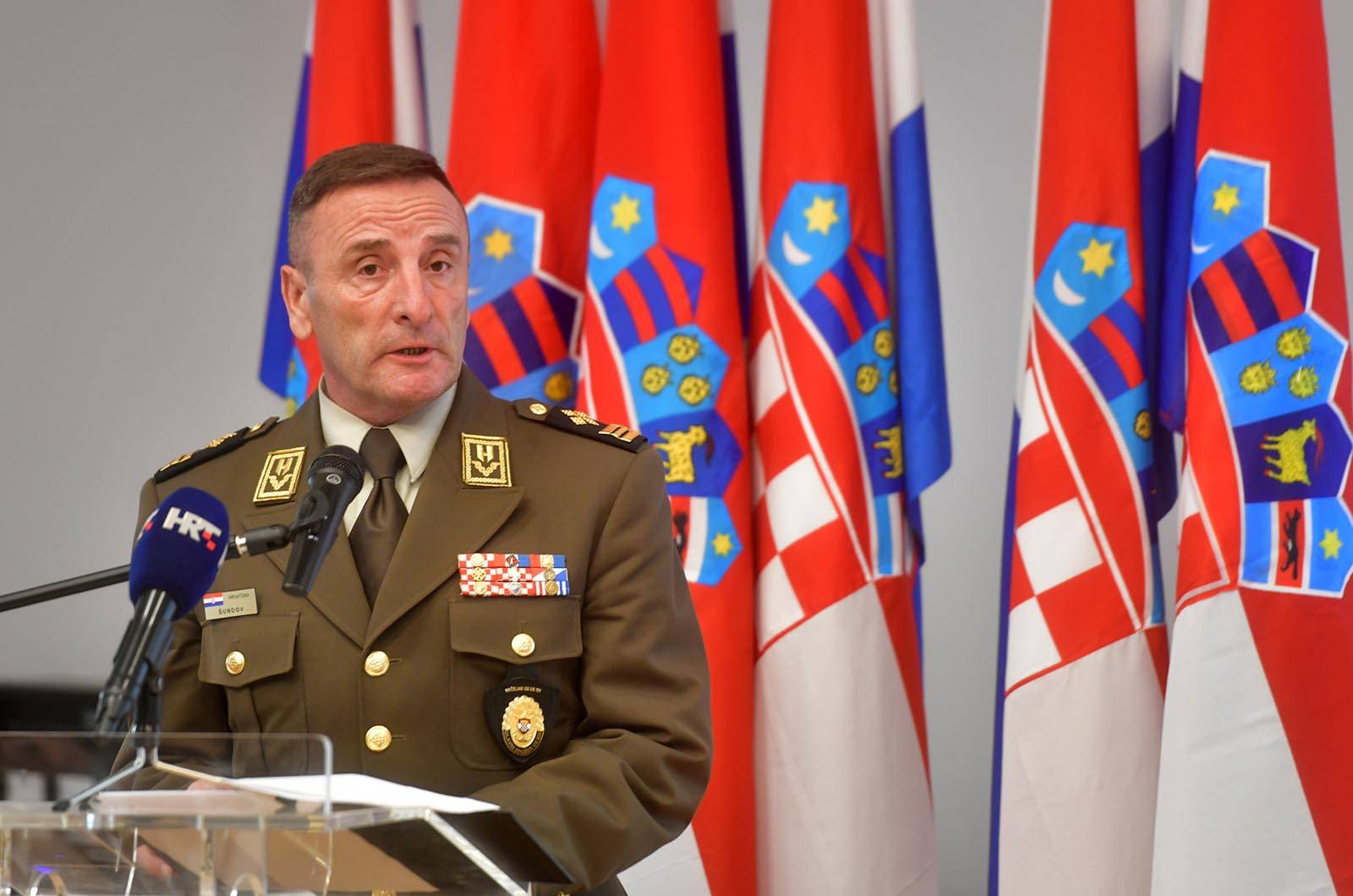 https://www.morh.hr/wp-content/gallery/vrhunski-sportasi-na-celu-s-tinom-srbicem-u-ministarstvu-obrane/vrhunski_sportasi_18102019_14.jpg