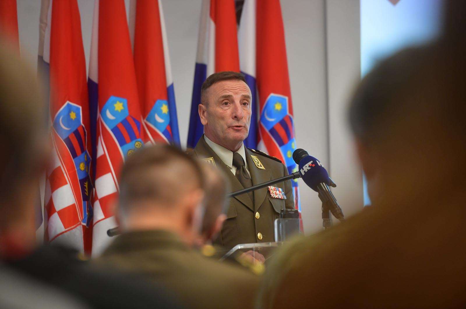https://www.morh.hr/wp-content/gallery/vrhunski-sportasi-na-celu-s-tinom-srbicem-u-ministarstvu-obrane/vrhunski_sportasi_18102019_17.jpg