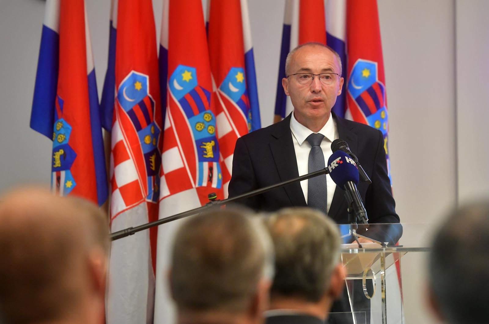 https://www.morh.hr/wp-content/gallery/vrhunski-sportasi-na-celu-s-tinom-srbicem-u-ministarstvu-obrane/vrhunski_sportasi_18102019_18.jpg