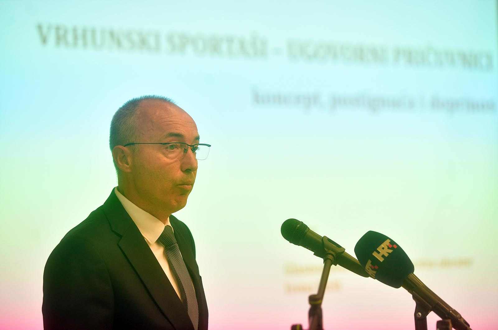 https://www.morh.hr/wp-content/gallery/vrhunski-sportasi-na-celu-s-tinom-srbicem-u-ministarstvu-obrane/vrhunski_sportasi_18102019_19.jpg