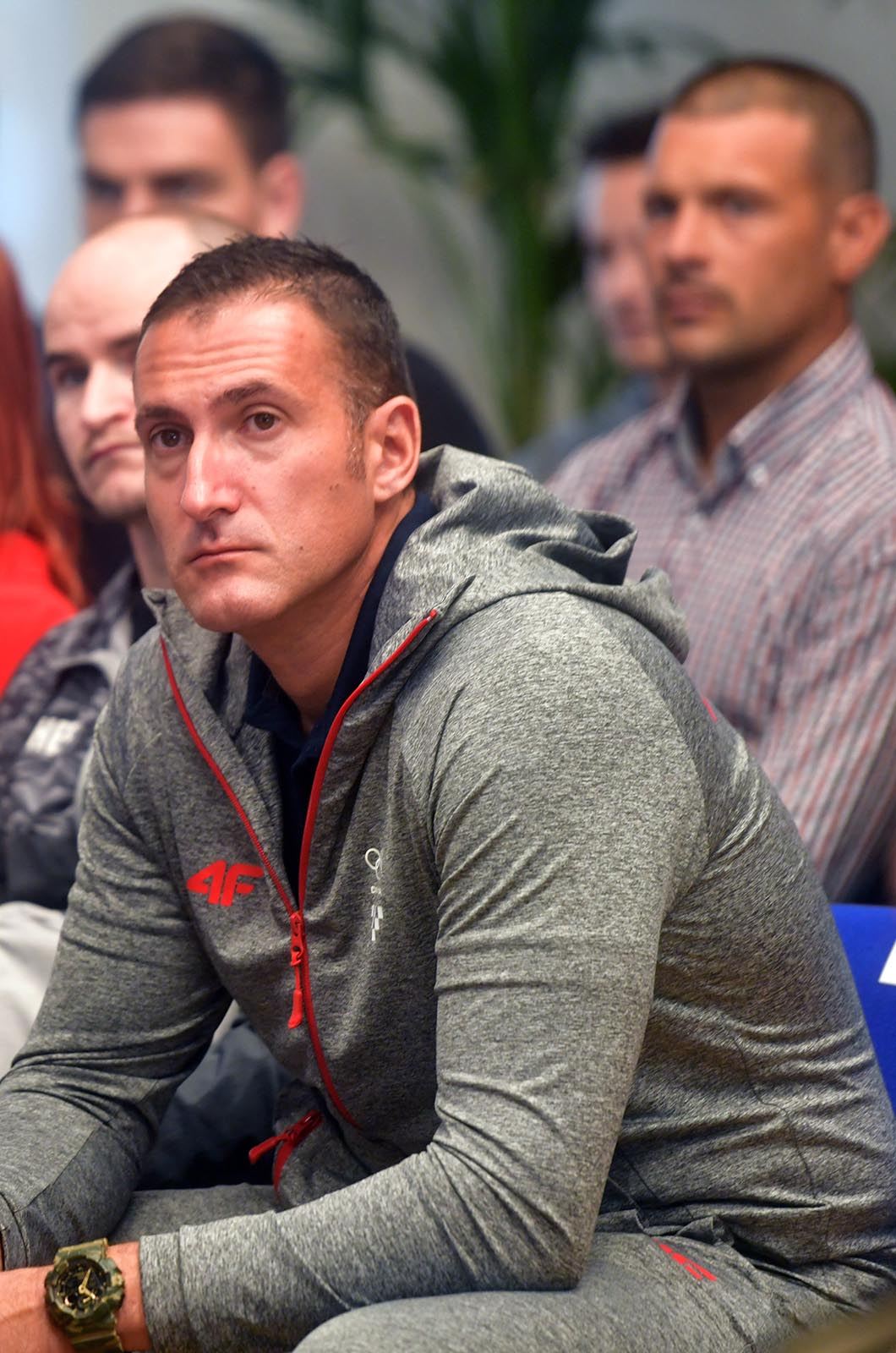 https://www.morh.hr/wp-content/gallery/vrhunski-sportasi-na-celu-s-tinom-srbicem-u-ministarstvu-obrane/vrhunski_sportasi_18102019_22.jpg