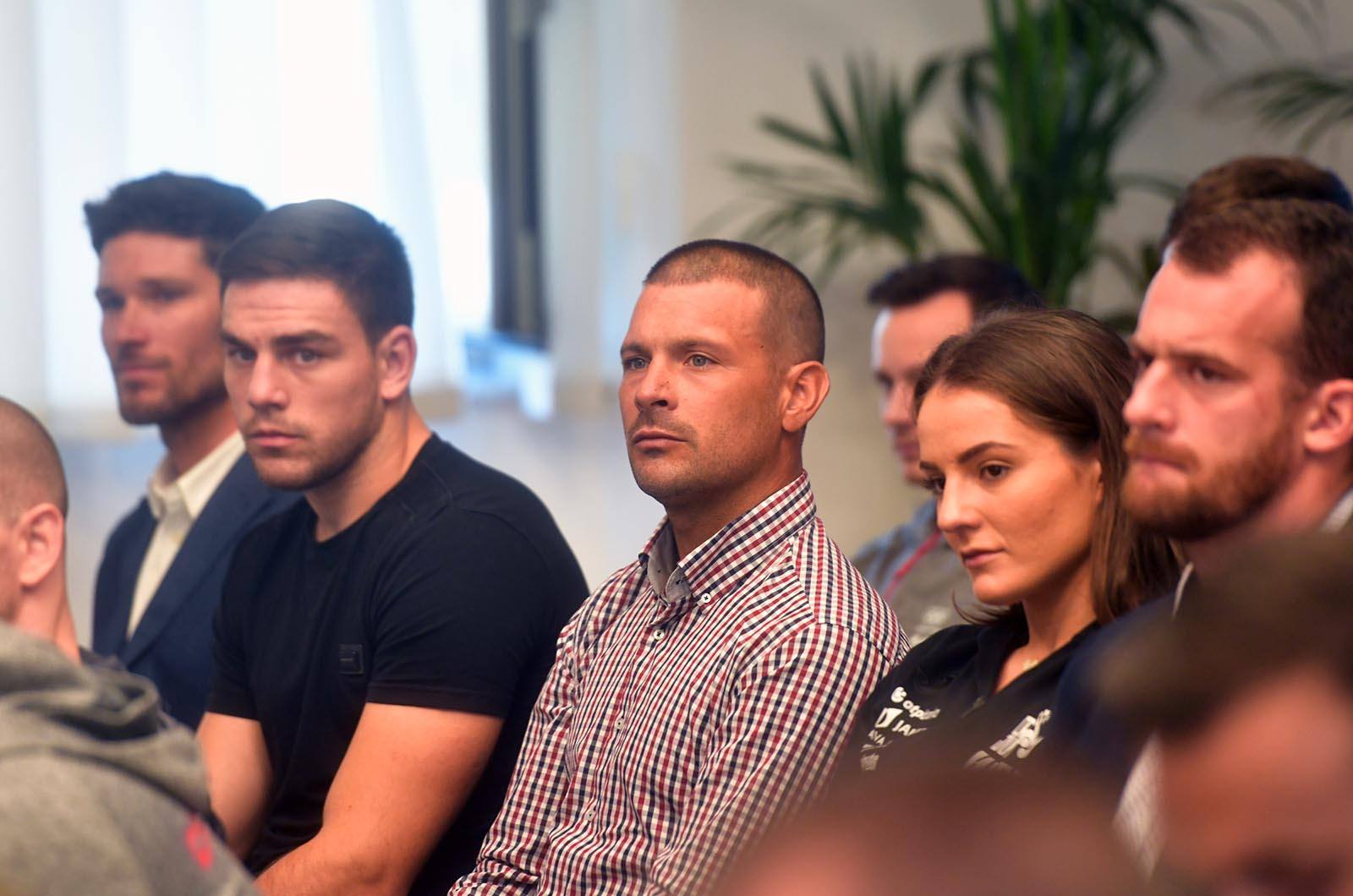 https://www.morh.hr/wp-content/gallery/vrhunski-sportasi-na-celu-s-tinom-srbicem-u-ministarstvu-obrane/vrhunski_sportasi_18102019_24.jpg
