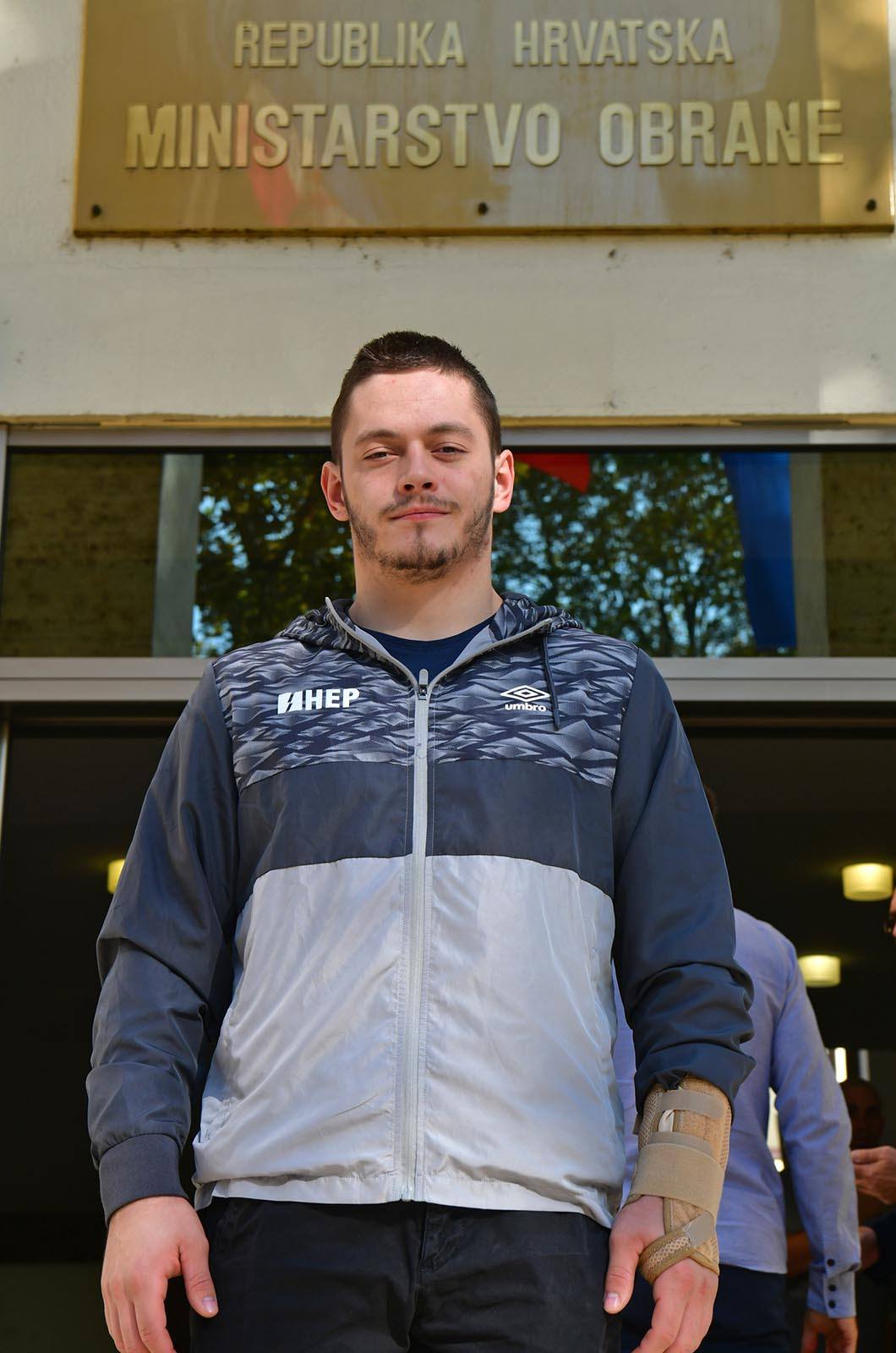 https://www.morh.hr/wp-content/gallery/vrhunski-sportasi-na-celu-s-tinom-srbicem-u-ministarstvu-obrane/vrhunski_sportasi_18102019_33.jpg