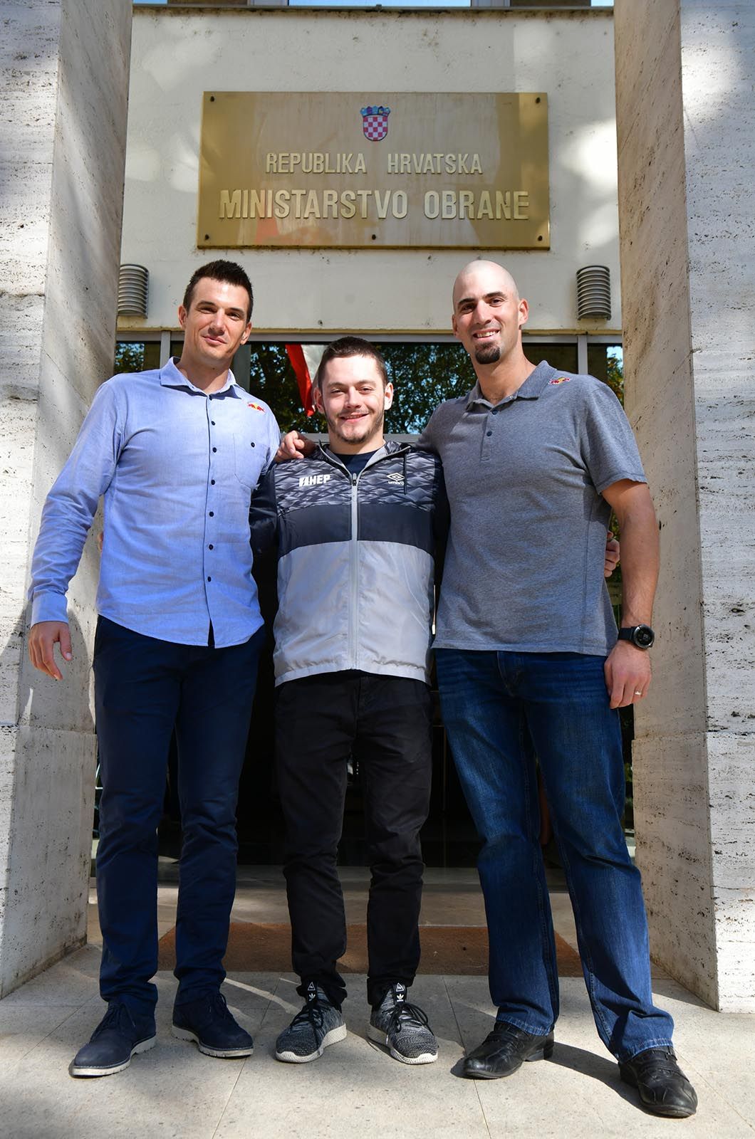 https://www.morh.hr/wp-content/gallery/vrhunski-sportasi-na-celu-s-tinom-srbicem-u-ministarstvu-obrane/vrhunski_sportasi_18102019_34.jpg