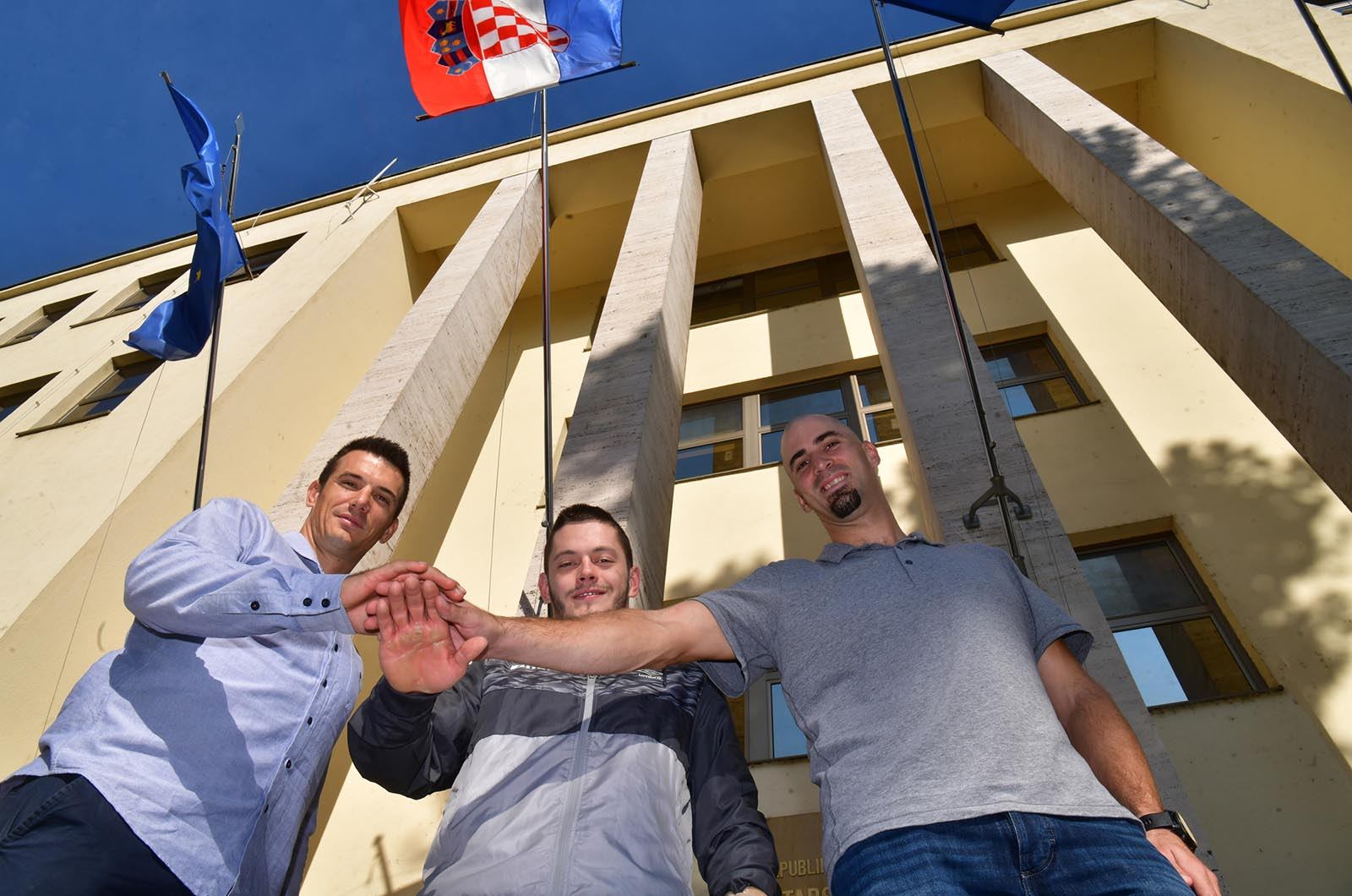 https://www.morh.hr/wp-content/gallery/vrhunski-sportasi-na-celu-s-tinom-srbicem-u-ministarstvu-obrane/vrhunski_sportasi_18102019_35.jpg