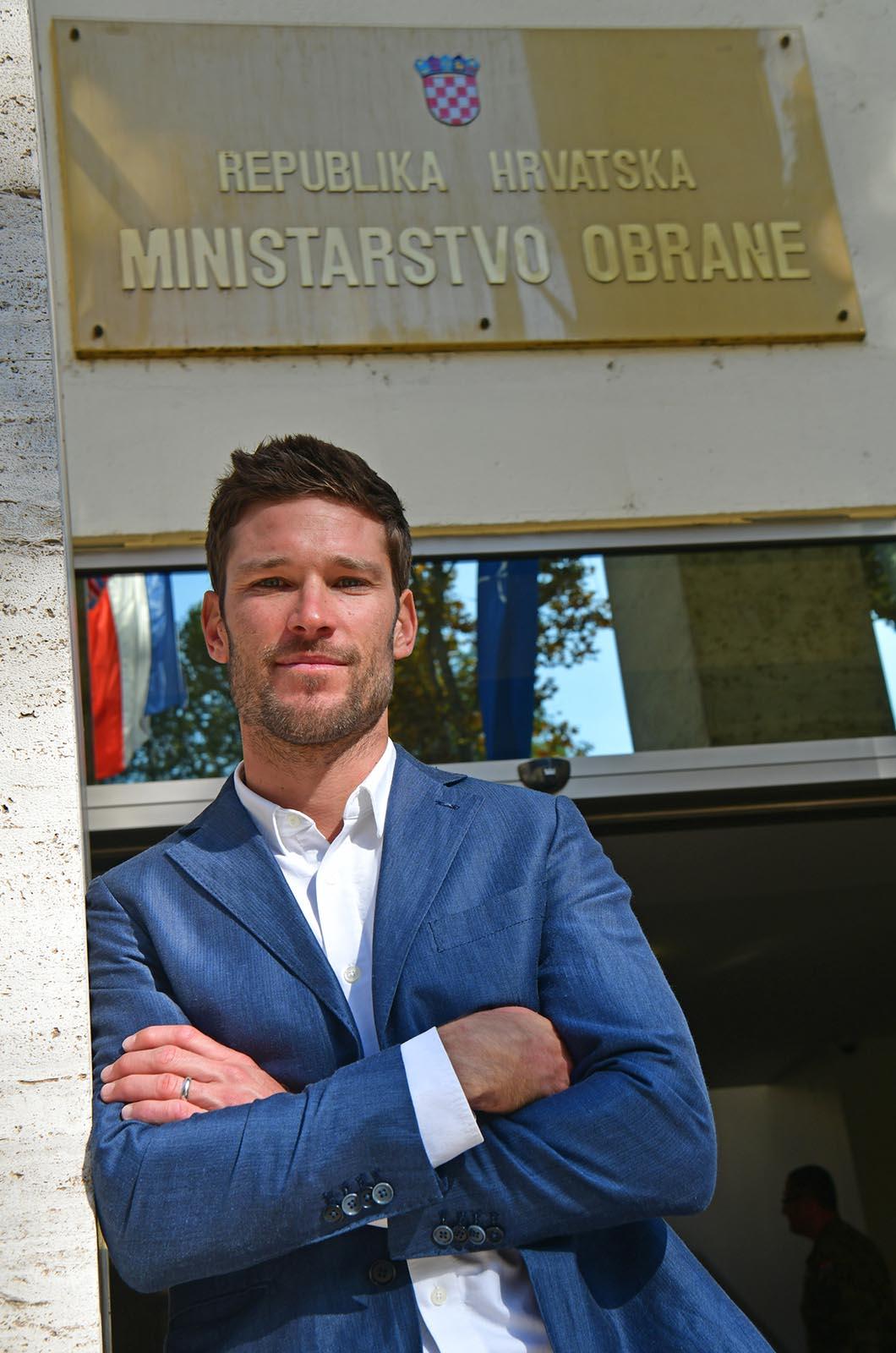 https://www.morh.hr/wp-content/gallery/vrhunski-sportasi-na-celu-s-tinom-srbicem-u-ministarstvu-obrane/vrhunski_sportasi_18102019_36.jpg