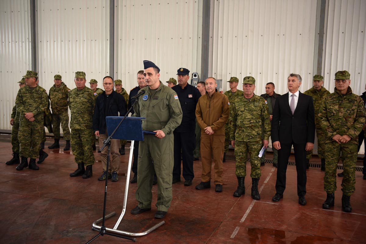 https://www.morh.hr/wp-content/gallery/zahvala-zracnim-i-kopnenim-snagama-u-ime-cijele-hrvatske/zemunik_19092017_05.jpg