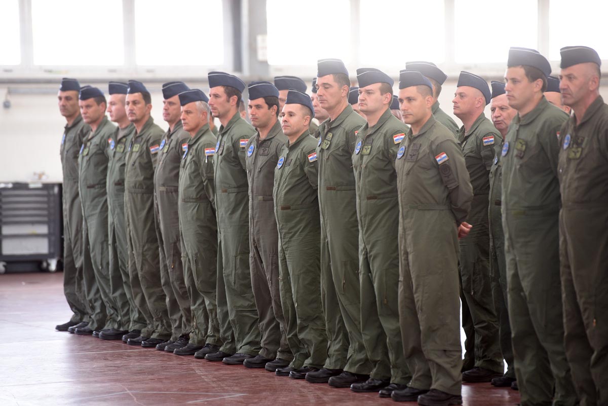https://www.morh.hr/wp-content/gallery/zahvala-zracnim-i-kopnenim-snagama-u-ime-cijele-hrvatske/zemunik_19092017_09.jpg