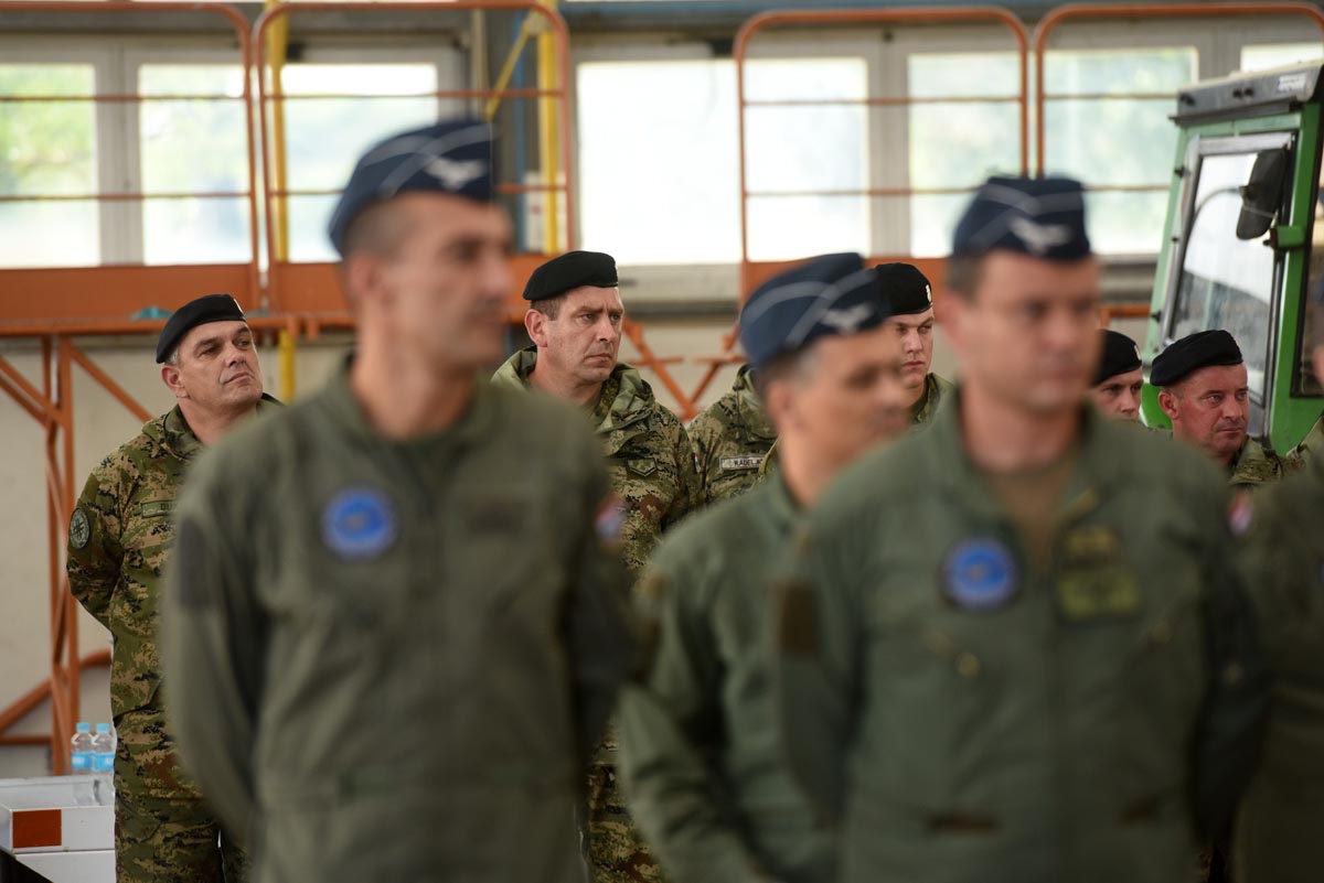 https://www.morh.hr/wp-content/gallery/zahvala-zracnim-i-kopnenim-snagama-u-ime-cijele-hrvatske/zemunik_19092017_13.jpg