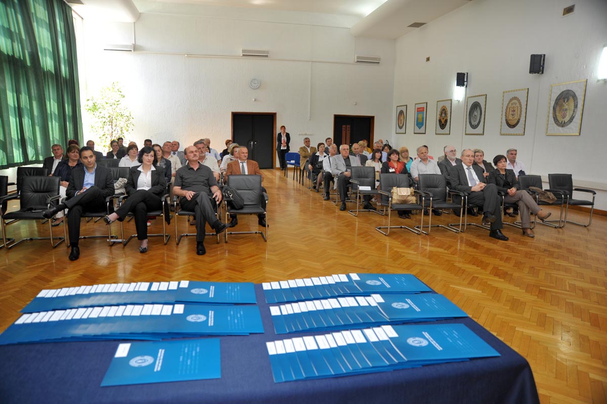 https://www.morh.hr/wp-content/gallery/zahvalnice-bivim-djelatnicima-morh-a/hvu_31052012_3.jpg