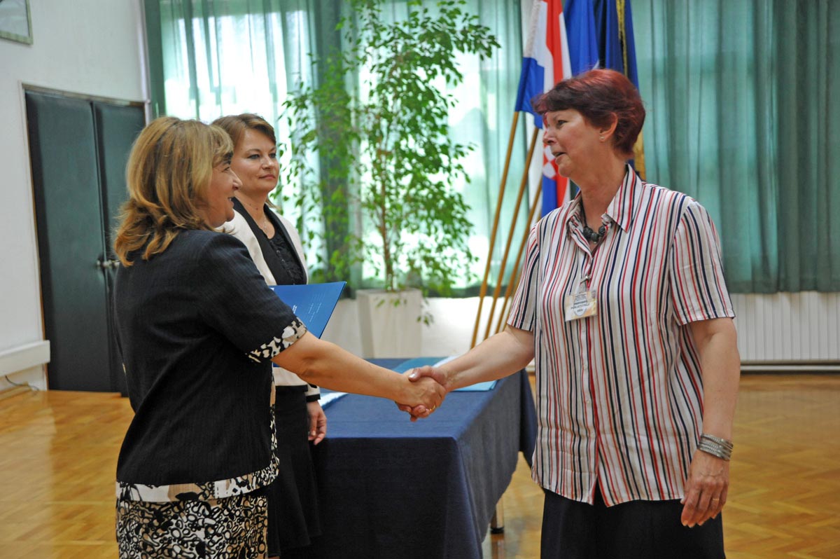 https://www.morh.hr/wp-content/gallery/zahvalnice-bivim-djelatnicima-morh-a/hvu_31052012_6.jpg