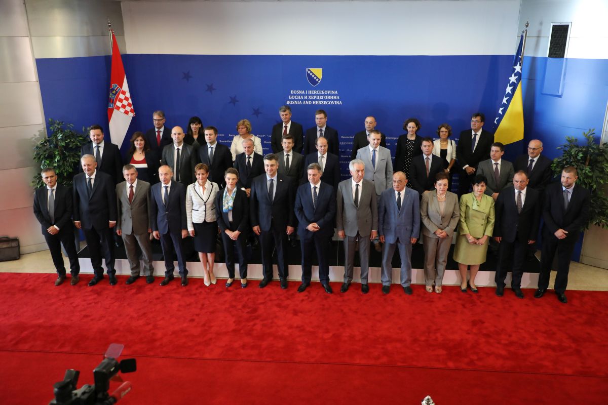 https://www.morh.hr/wp-content/gallery/zajednicka-sjednica-vlade-republike-hrvatske-i-vijeca-ministara-bosne-i-hercegovine/sarajevo_07072017_02.jpg