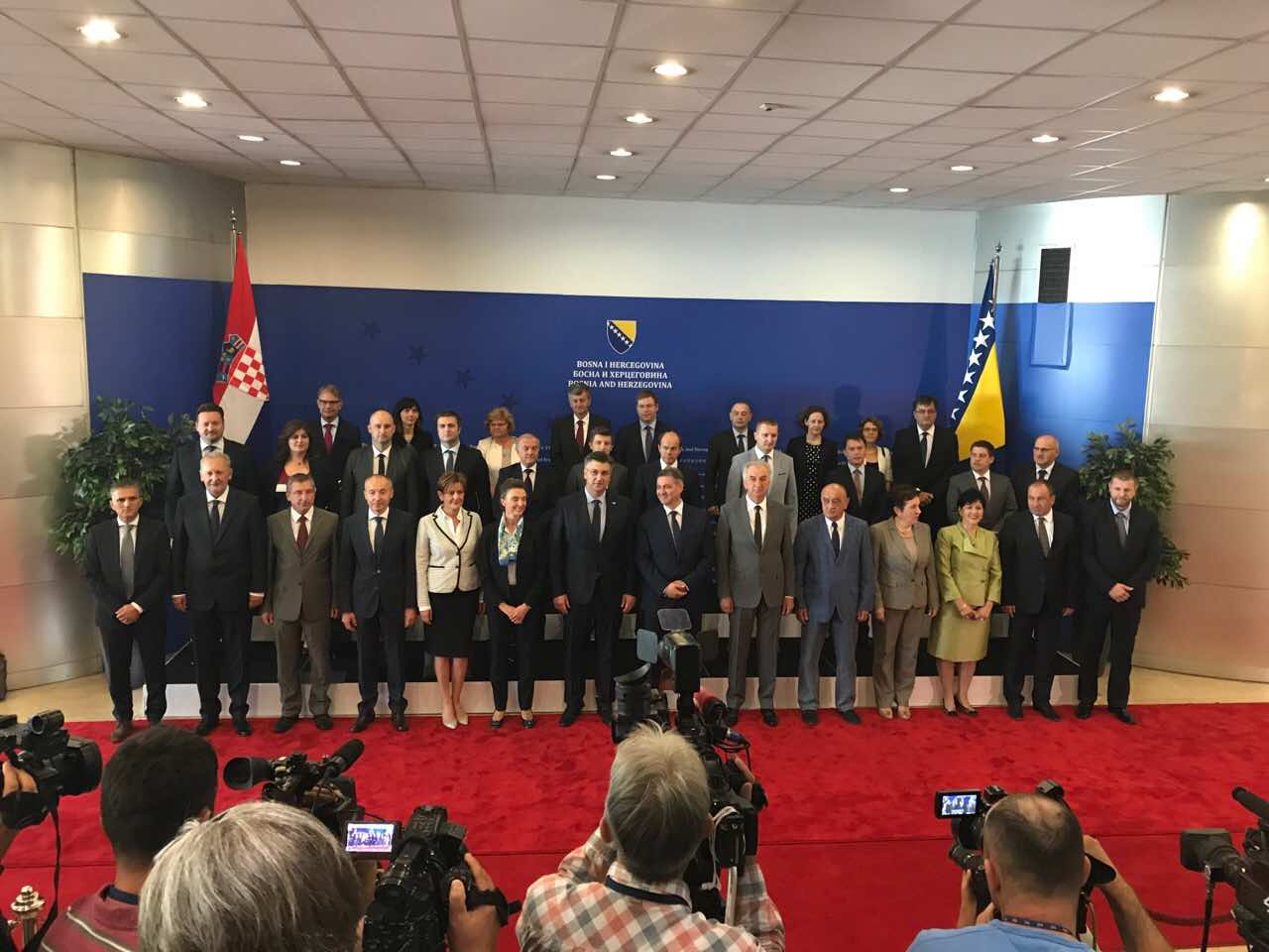 https://www.morh.hr/wp-content/gallery/zajednicka-sjednica-vlade-republike-hrvatske-i-vijeca-ministara-bosne-i-hercegovine/sarajevo_07072017_04.jpg