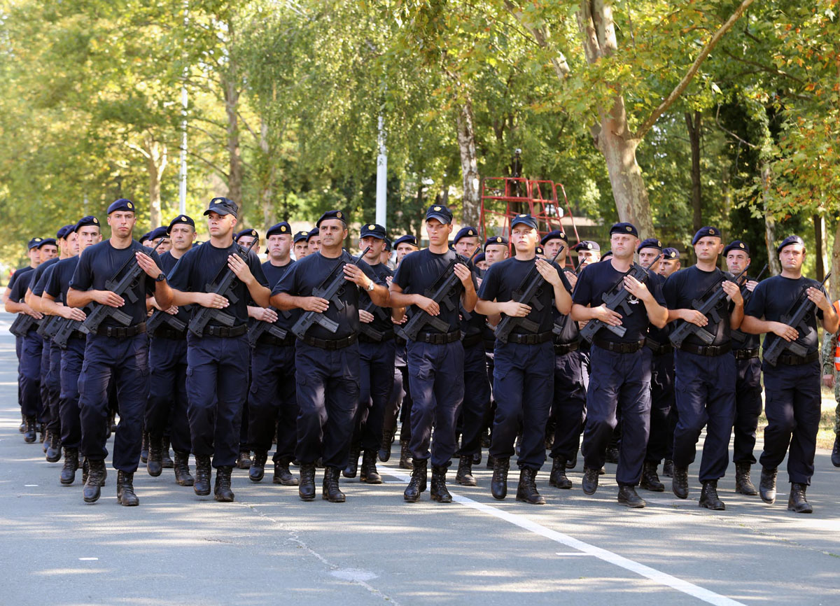 https://www.morh.hr/wp-content/gallery/zajednicka-vjezba-postroja-osrh-za-svecani-mimohod/mimohod_23072015_07.jpg
