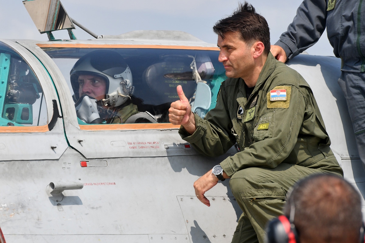 https://www.morh.hr/wp-content/gallery/zajednicki-let-hrvatskog-i-izraelskog-pilota-na-avionu-mig-21/let_hrvatski_izraelski_pilot_03082018_06.jpg