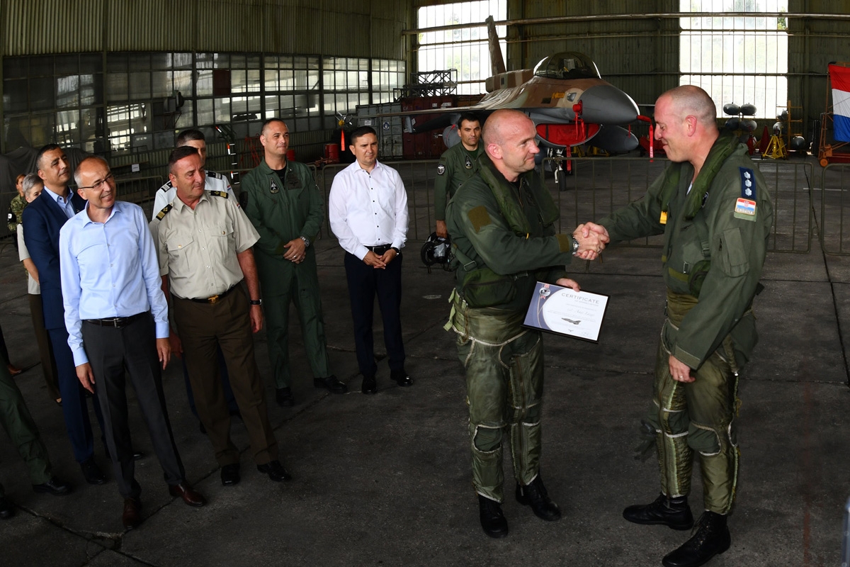 https://www.morh.hr/wp-content/gallery/zajednicki-let-hrvatskog-i-izraelskog-pilota-na-avionu-mig-21/let_hrvatski_izraelski_pilot_03082018_18.jpg