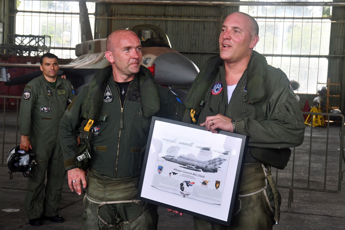 https://www.morh.hr/wp-content/gallery/zajednicki-let-hrvatskog-i-izraelskog-pilota-na-avionu-mig-21/let_hrvatski_izraelski_pilot_03082018_19.jpg