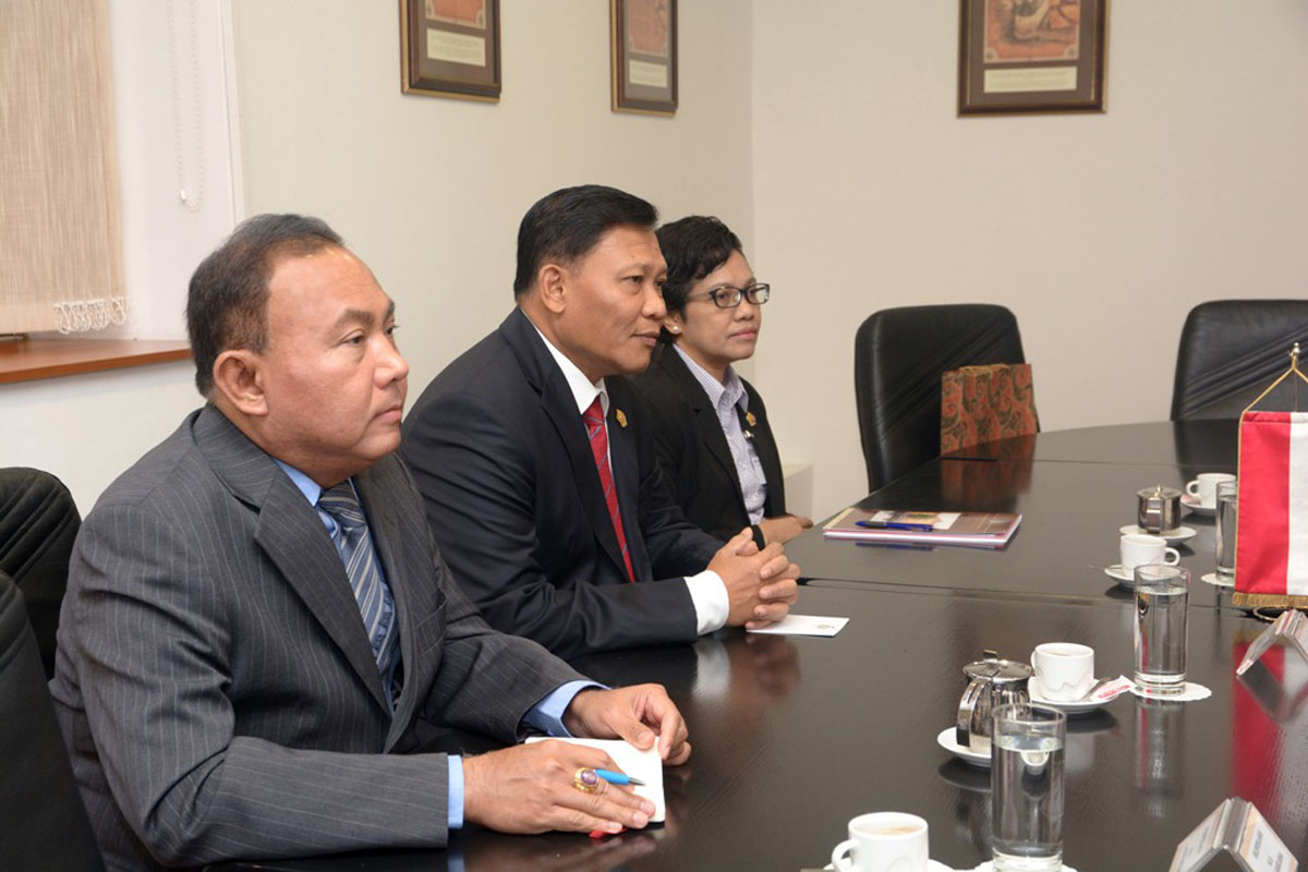 https://www.morh.hr/wp-content/gallery/zamjenica-ministra-obrane-rh-s-izaslanstvom-republike-indonezije/indonezan_16062015_04.jpg
