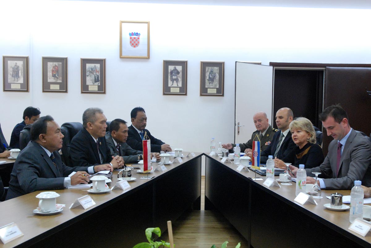 https://www.morh.hr/wp-content/gallery/zamjenica-ministra-obrane-s-indonezijskim-izaslanstvom/tafra_01092014_01.jpg