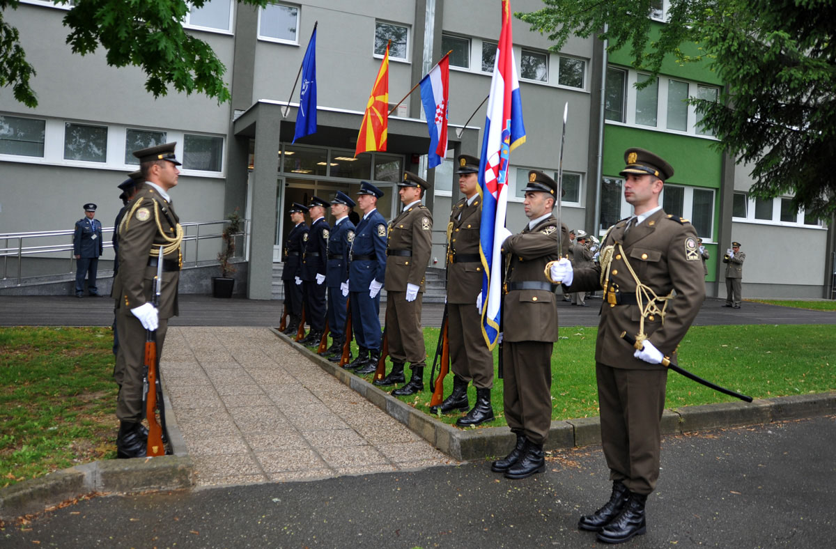 https://www.morh.hr/wp-content/gallery/zamjenica-ministra-obrane-sa-zamjenikom-naelnika-gs-os-makedonije/posjet_makedonija_20052012_1.jpg
