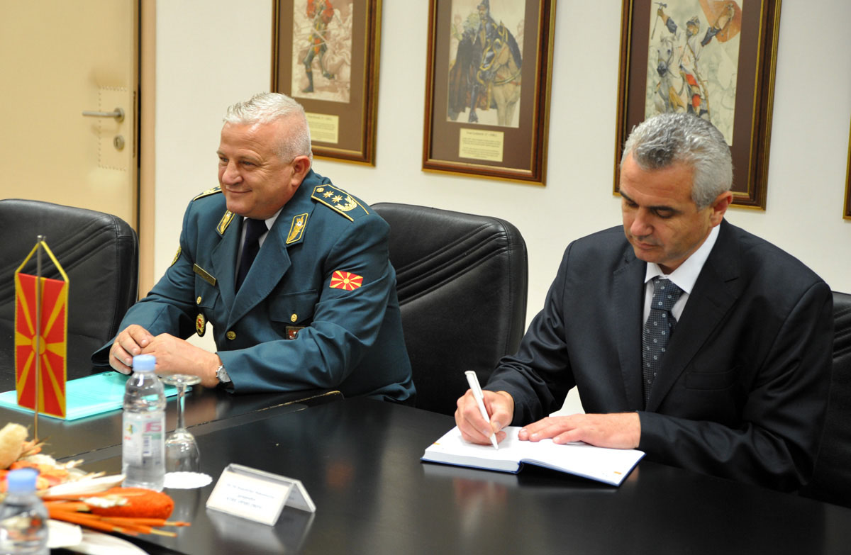 https://www.morh.hr/wp-content/gallery/zamjenica-ministra-obrane-sa-zamjenikom-naelnika-gs-os-makedonije/posjet_makedonija_20052012_5.jpg