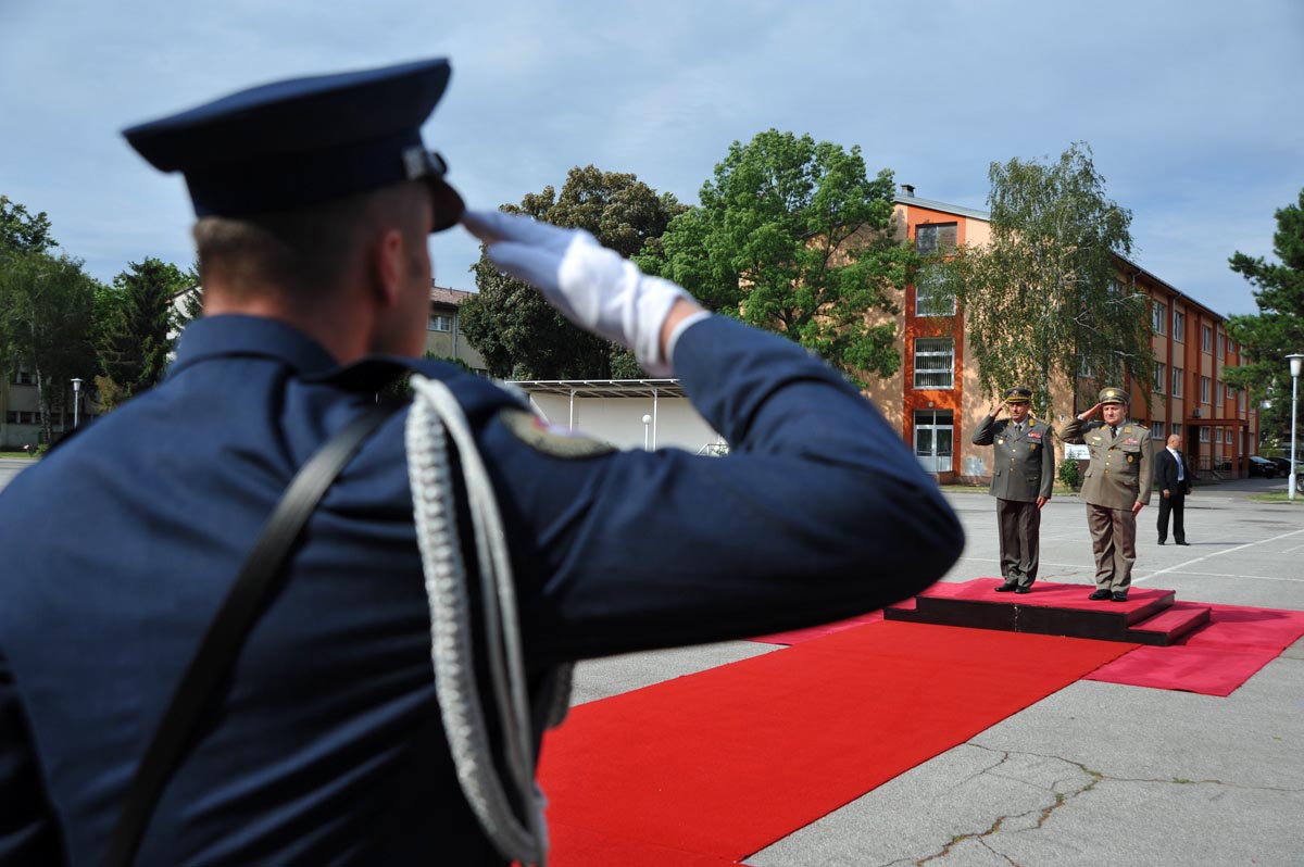 https://www.morh.hr/wp-content/gallery/zamjenica-ministra-s-naelnikom-gs-vojske-srbije-o-obrambenoj-suradnji/nacelnik_gss_23072012_05.jpg