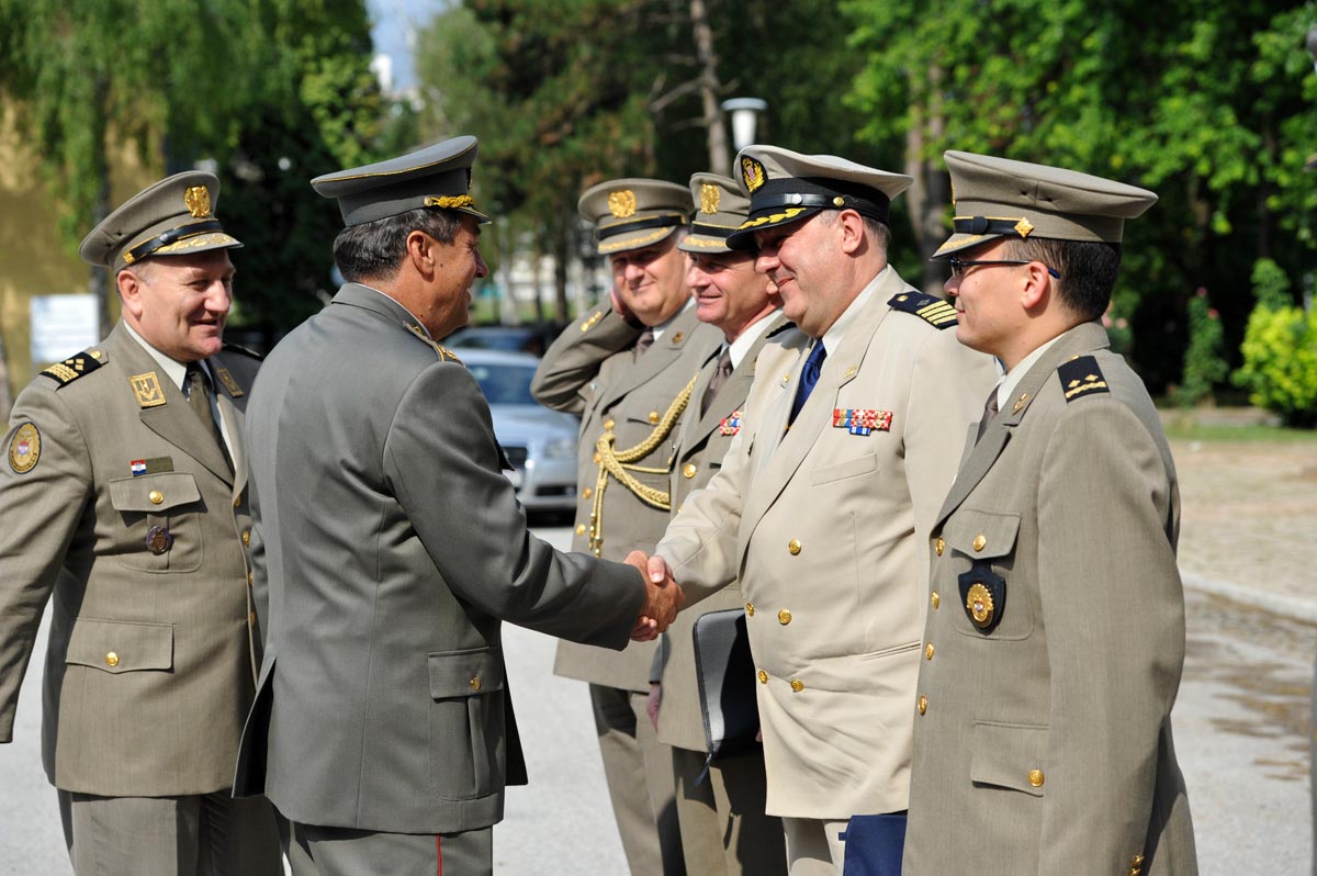 https://www.morh.hr/wp-content/gallery/zamjenica-ministra-s-naelnikom-gs-vojske-srbije-o-obrambenoj-suradnji/nacelnik_gss_23072012_07.jpg