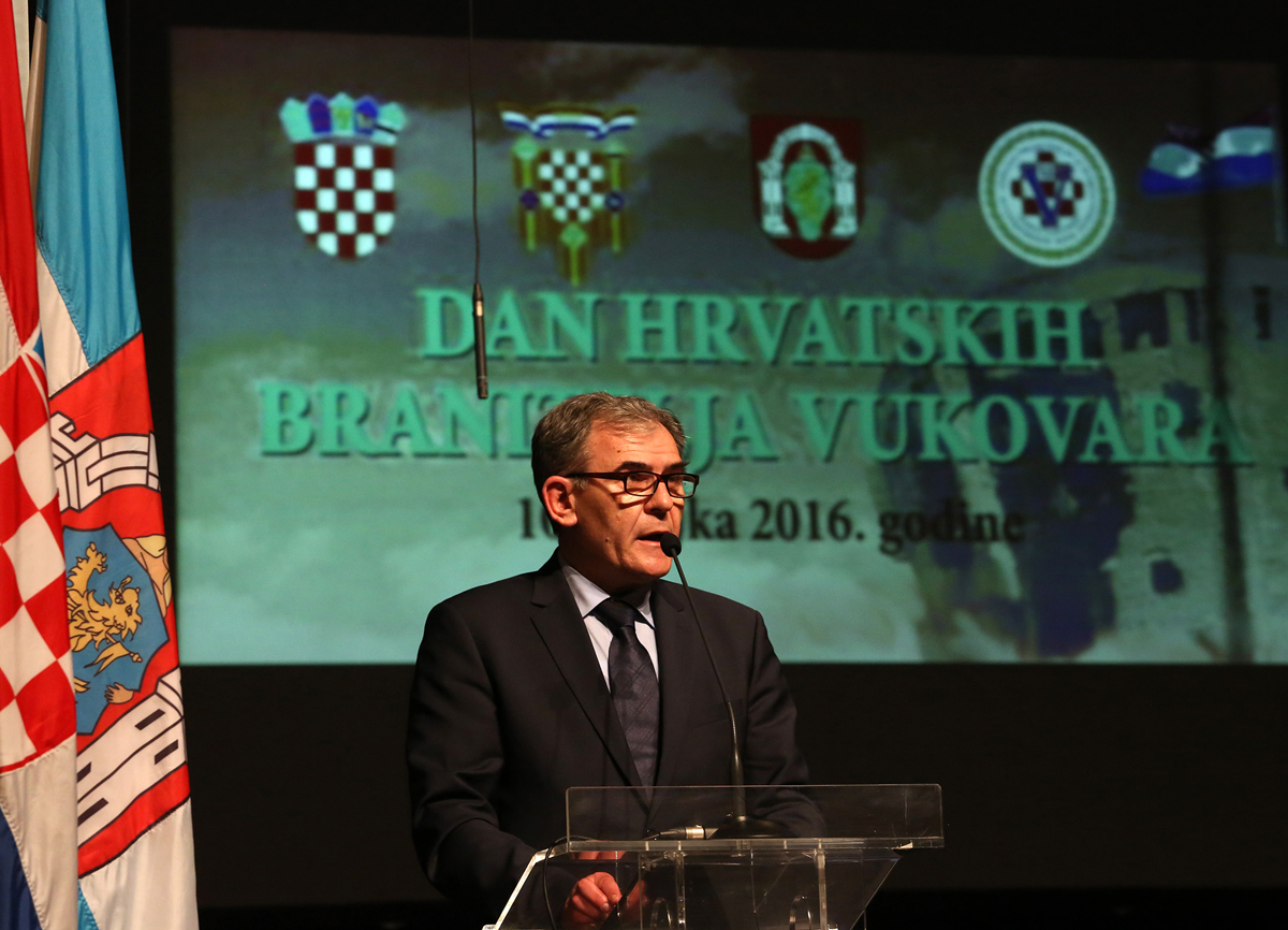 https://www.morh.hr/wp-content/gallery/zamjenik-ministra-na-obiljezavanju-dana-hrvatskih-branitelja-vukovara/vukovar_10032016_11.jpg